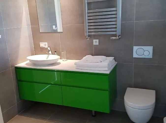 Mak 3* Murowana Goslina